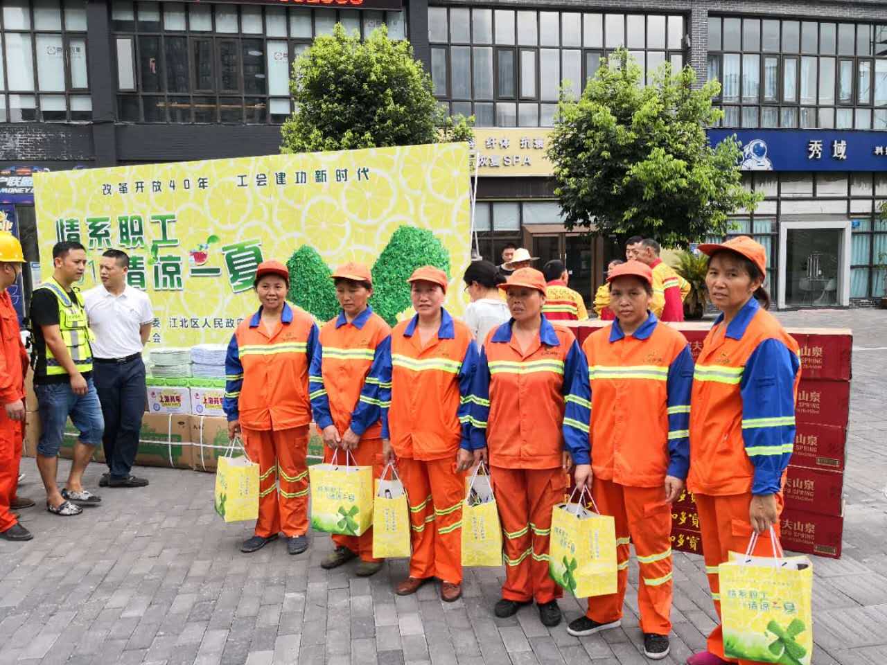 長(zhǎng)沙清潔,長(zhǎng)沙清潔服務(wù),長(zhǎng)沙專業(yè)清潔,長(zhǎng)沙清潔公司,湖南專業(yè)清潔,長(zhǎng)沙保潔公司,長(zhǎng)沙專業(yè)保潔,長(zhǎng)沙物業(yè)保潔